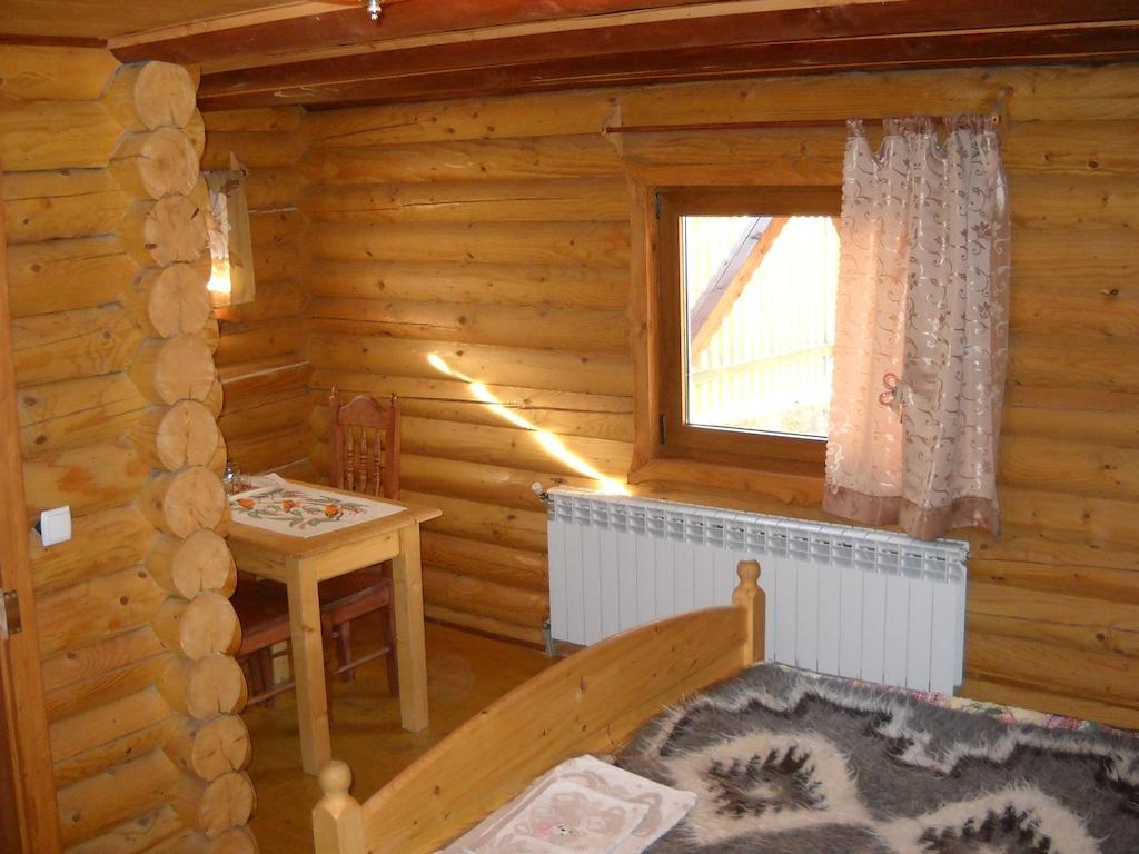 Smerekova Hata Hotel Yasinia Værelse billede